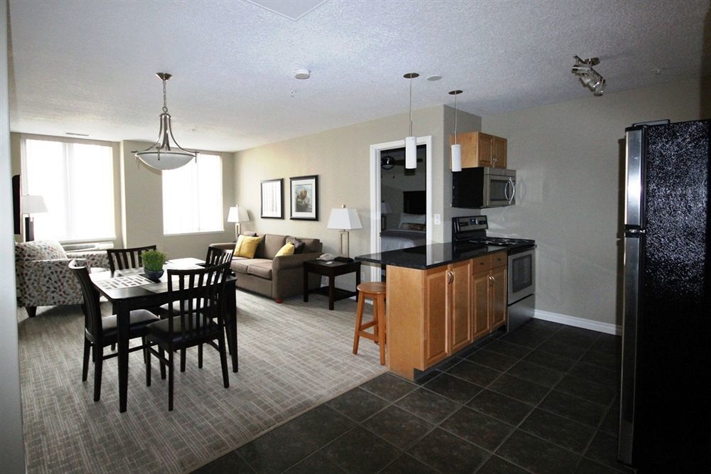 Canterra Suites Hotel Edmonton Esterno foto